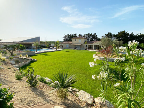 Paysagiste, jardinier, terrassier à Saint rémy de Provence, Eygalières, Les Baux de Provence, Mollégès, Maussane… Paysagiste, jardinier, terrassier à Saint rémy de Provence, Eygalières, Les Baux de Provence, Mollégès, Maussane...